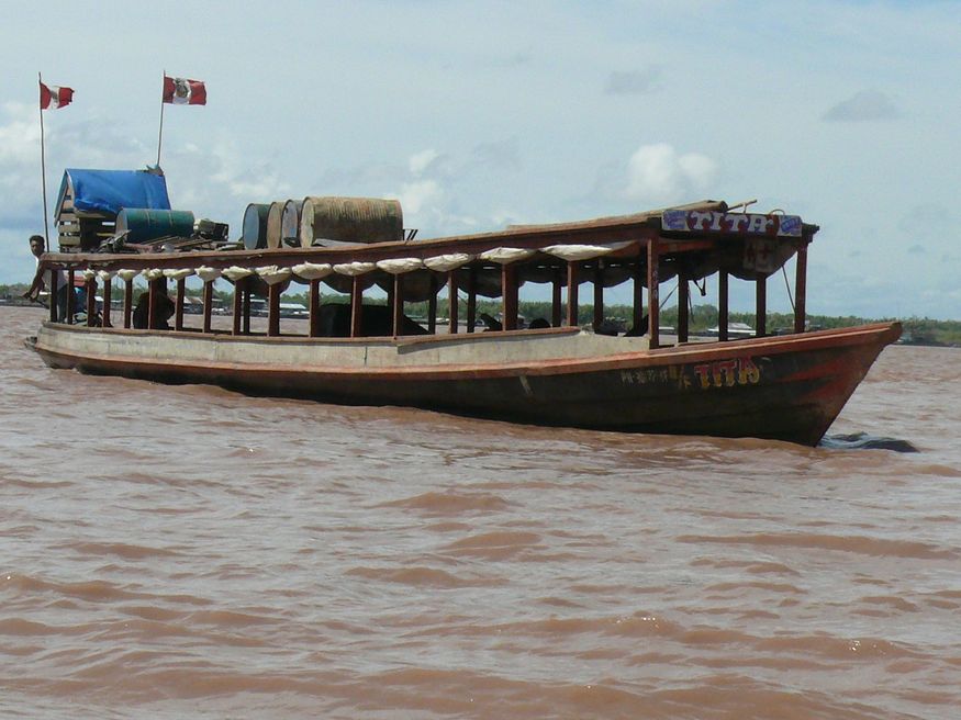 Пассажирский речной транспорт Амазонка в Перу