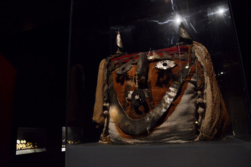 Погребальные головы из подушек с серебряной вышивкой Перу древние цивилизации