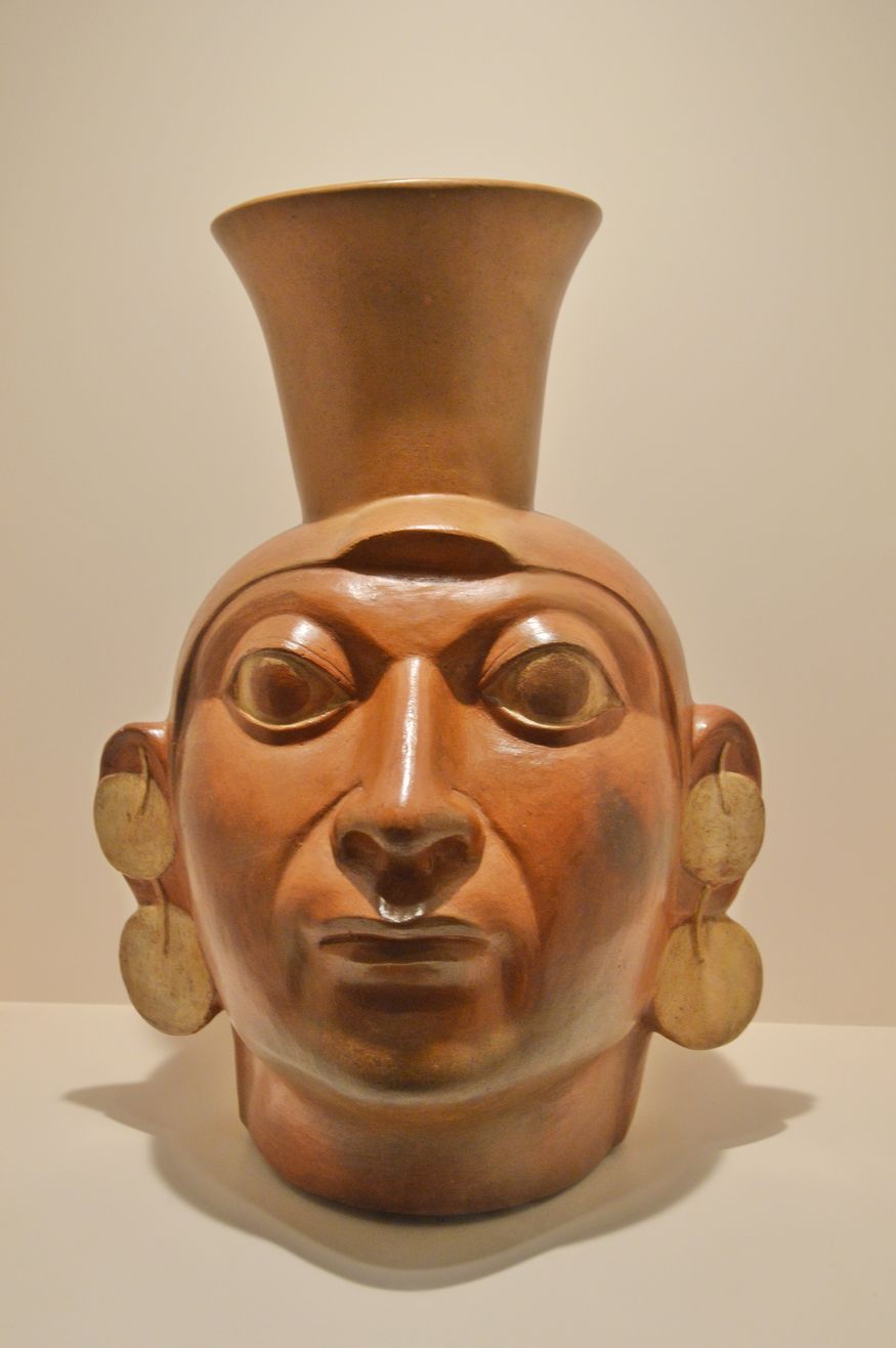 Керамический сосуд с изображением головы индейца Перу