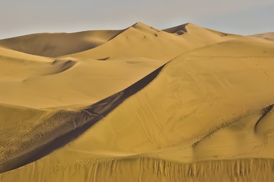 Линии песчаных дюн в Уакачина Перу