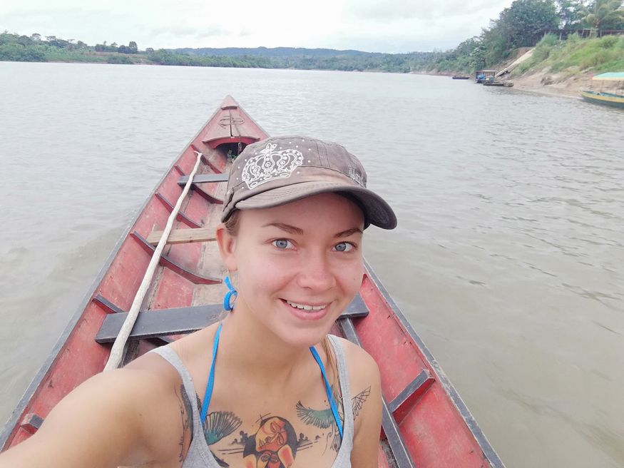 Лодка на реке в Амазонке селфи