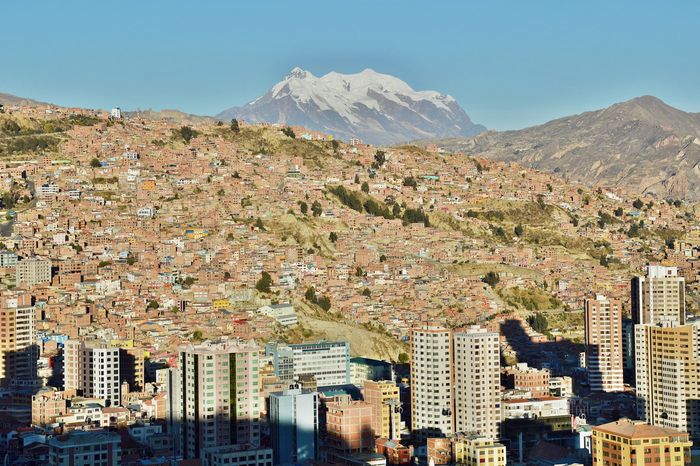 Вершина Илимани в Боливии