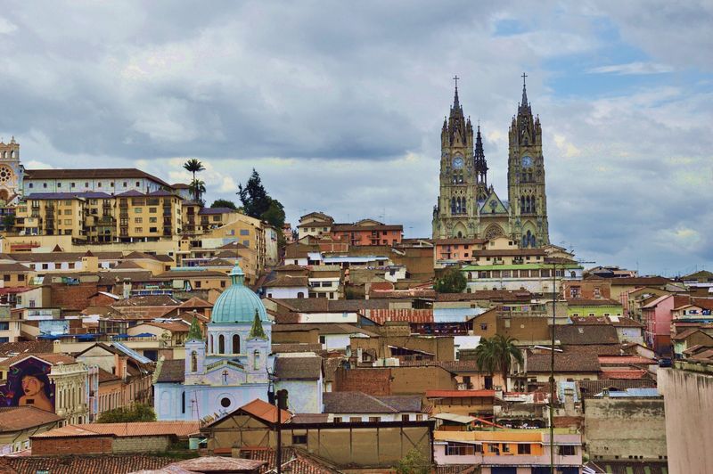 Вид на базилику в центре Кито