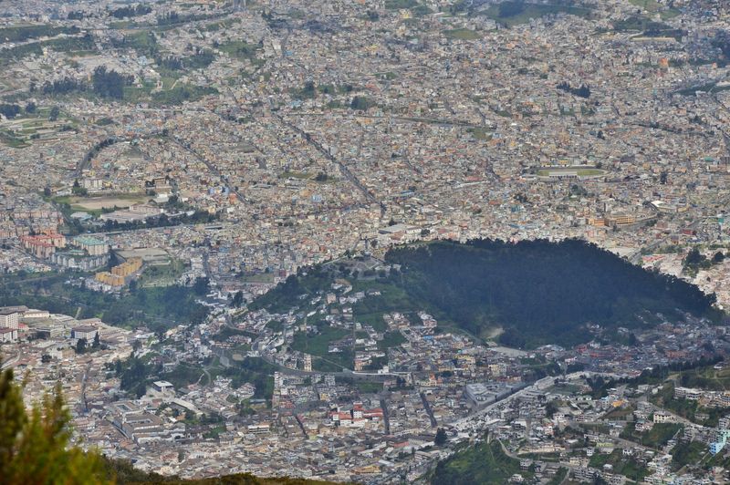 Вид с площадки телеферико на  Кито