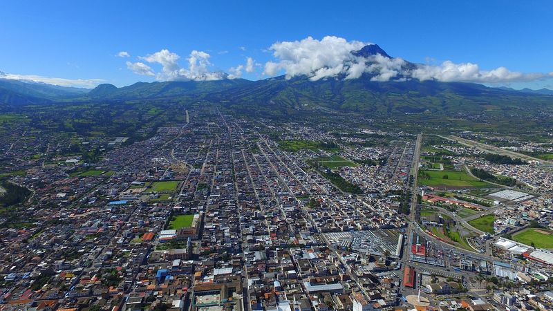Вид сверху на город Ибарра в ЭКвадоре