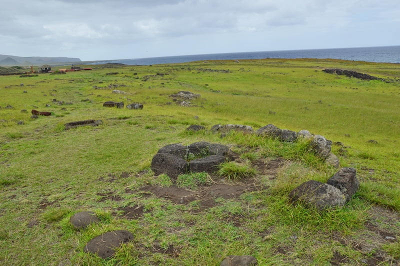 остатки поселения на острове