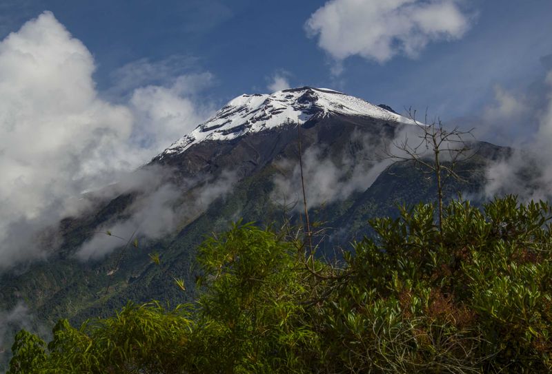 Действующий вулкан Тунгурауа