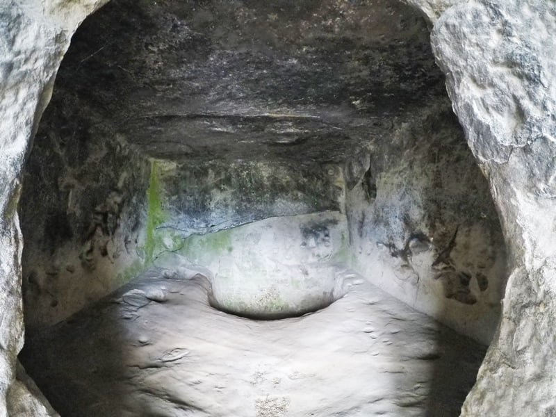 Пещера с ямой внутри