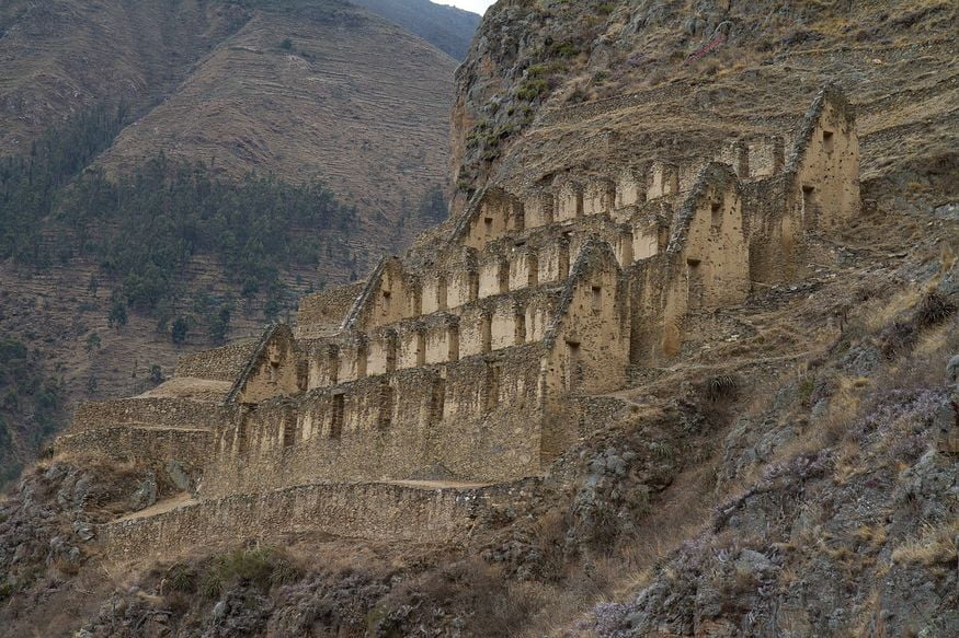 Ольянтайтамбо - руины на склоне холмов