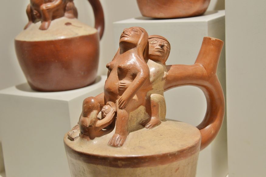 Эротическая керамика в музее Ларко