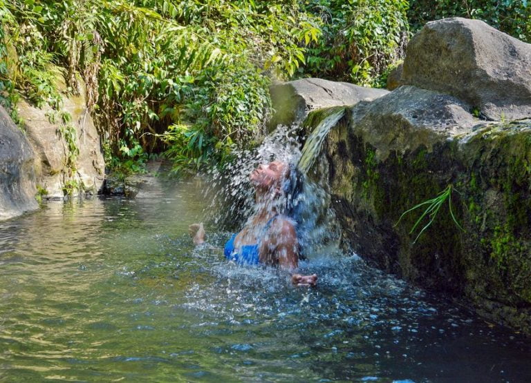Водопад на кипящей реке шанай тимпишка