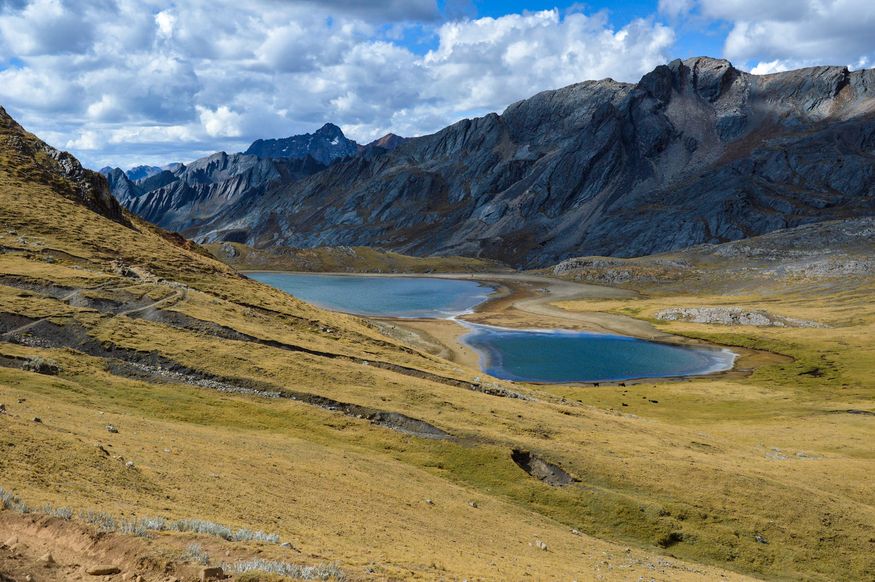 Перевал Тапуш и озера на маршруте Cordillera Huayhuash circuit