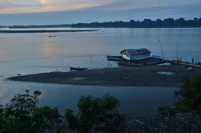 Плавучий дом на реке Амазонка