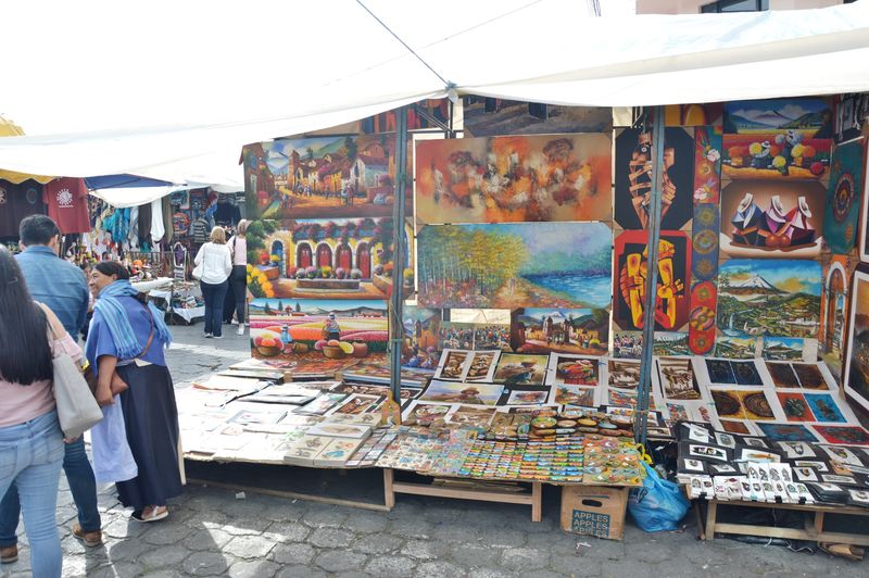 Картины на продажу — рынок в Отавало