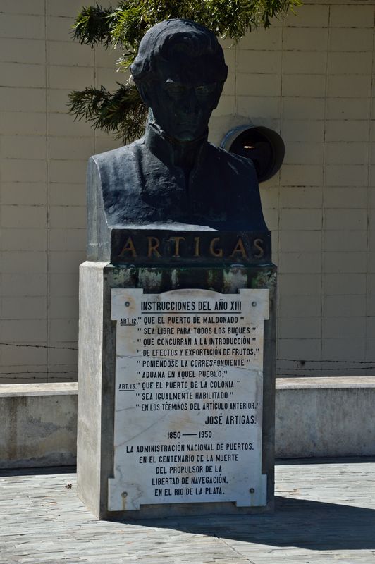 Памятник Артигасу Уругвай