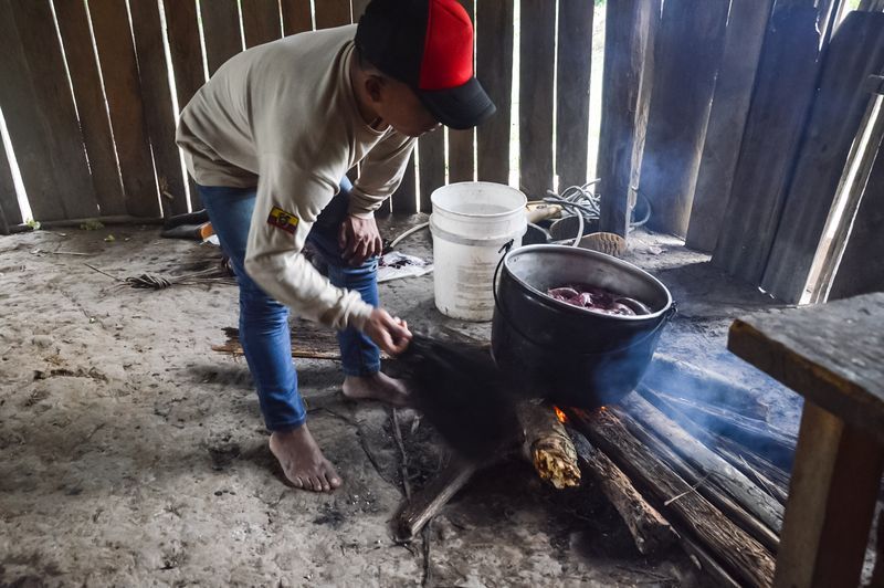 Приготовление пищи — индейцы Эквадора