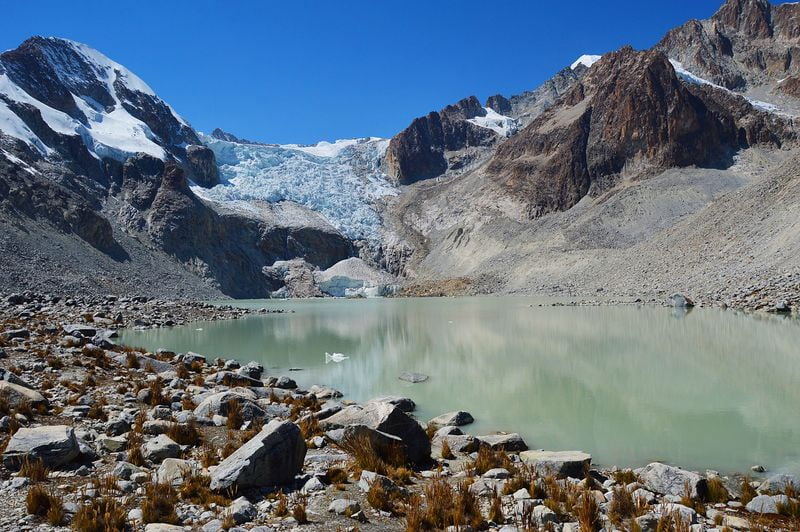 Ледниковое озеро в горах Чилата