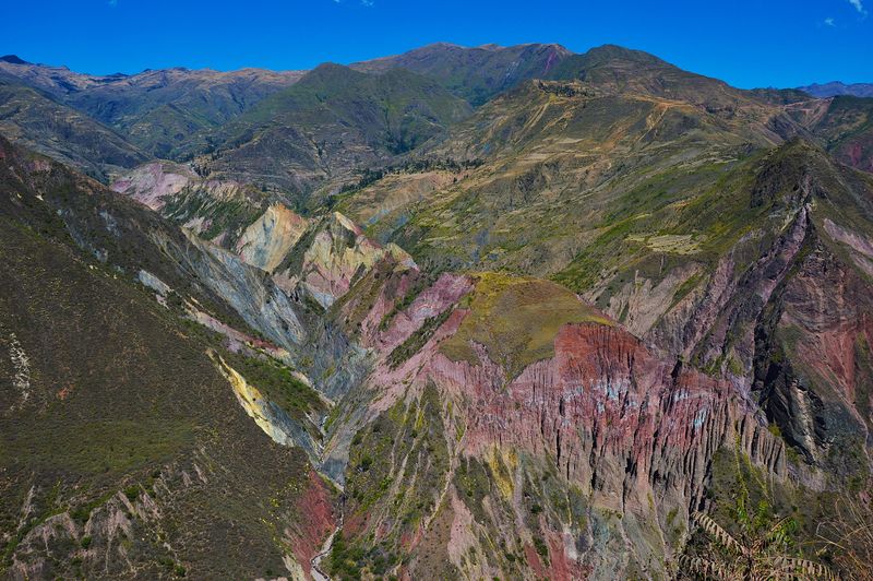 Разноцветные горы в Боливии