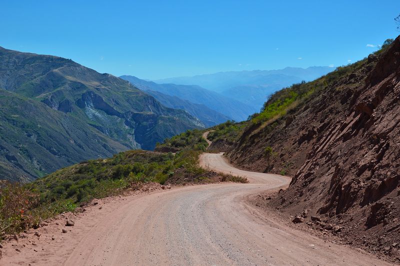 Горная дорога Боливии летом