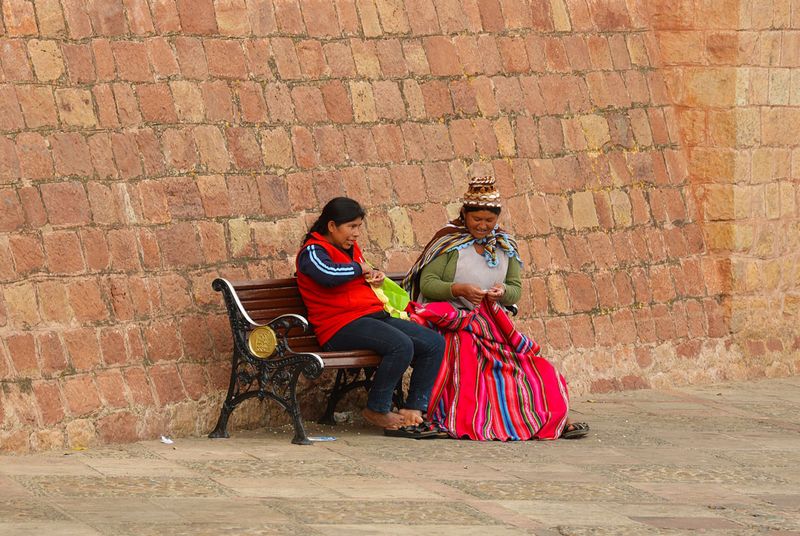 Боливианки в традиционных костюмах