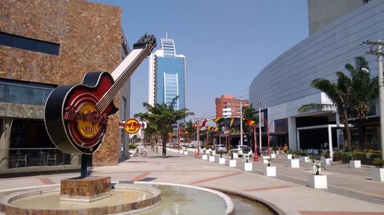Хард Рок кафе в городе Санта Круз в Боливии