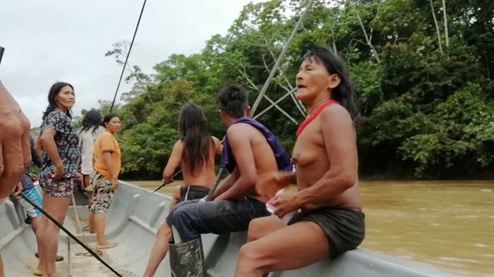 Индейские женщины ваорани в джунглях Амазонки