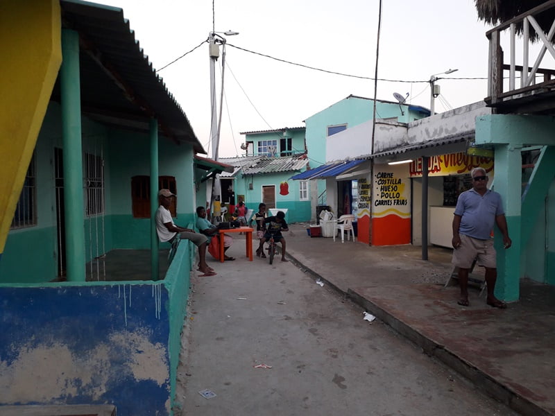 улица на острове в карибском море