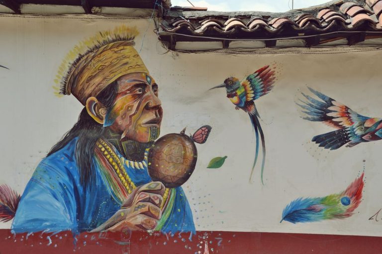 Рисунок на стене изображающий шамана