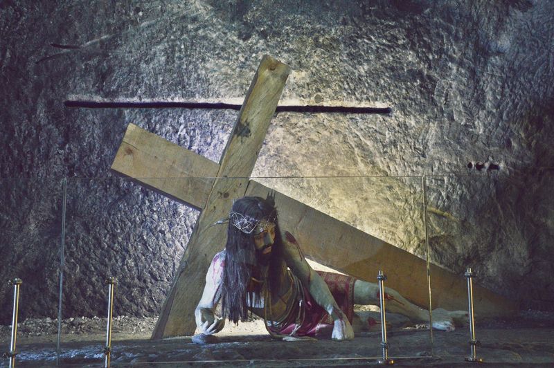 Статуя Иисуса Христа в шахте