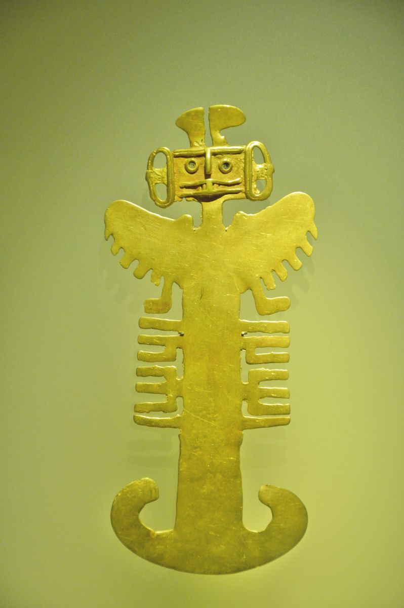 Золотая статуэтка из музея золота в Боготе