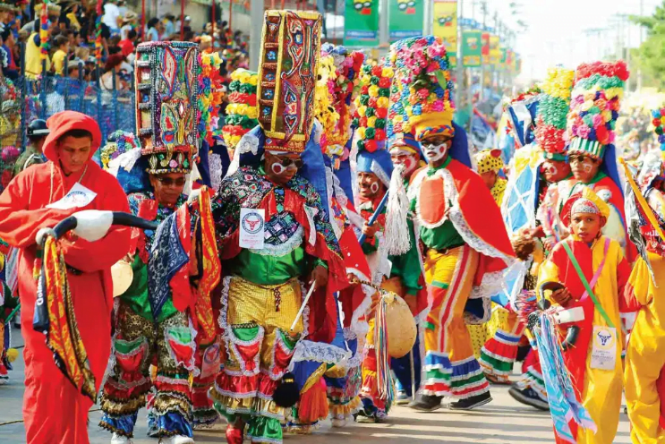 Карнавал в Барранкилье — ряженые