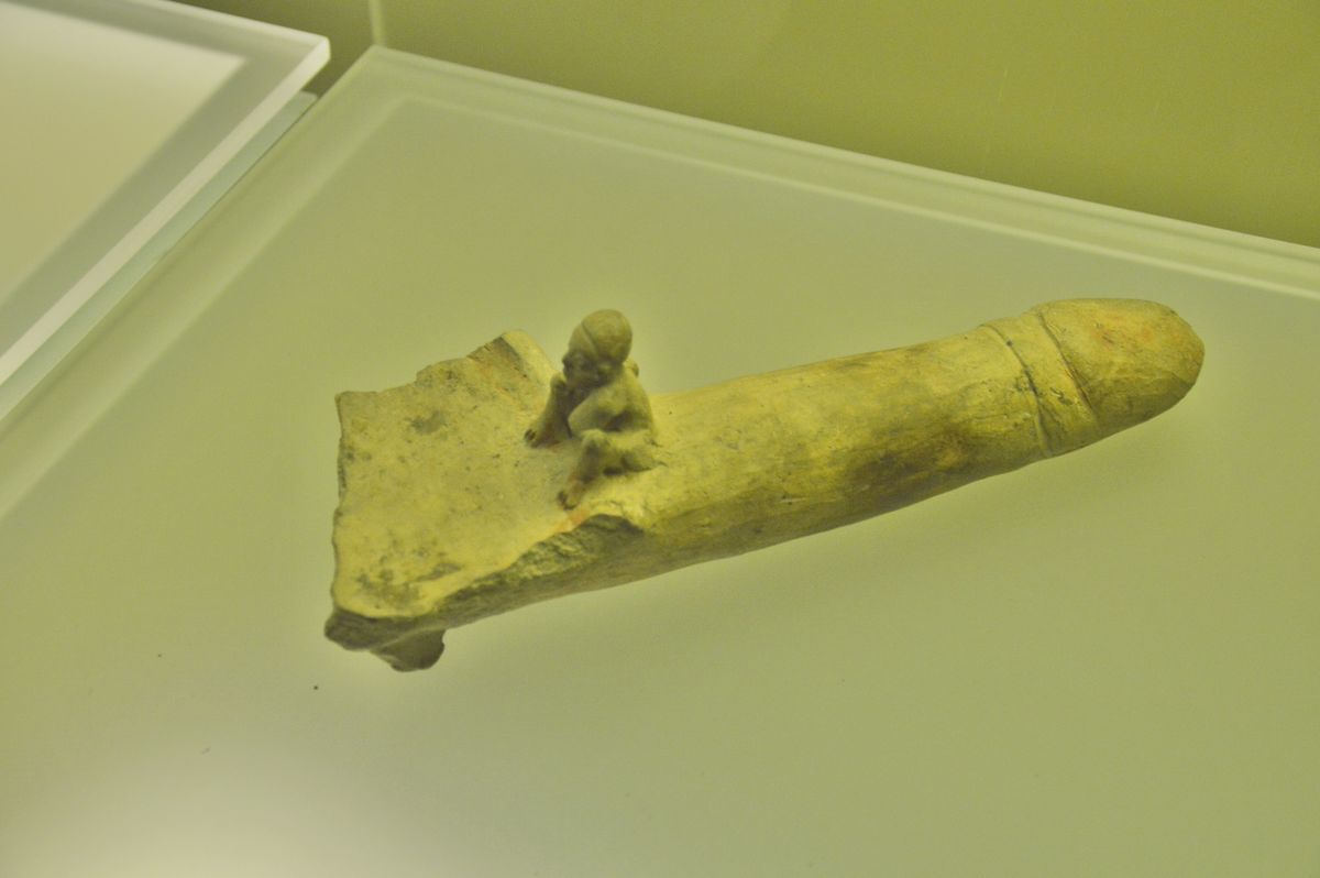 Изображение фаллоса в глине — музей золота в Боготе