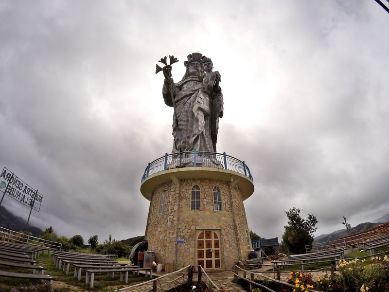 Статуя Богородицы в городе Азогес / Virgin Mary hill in Azogues