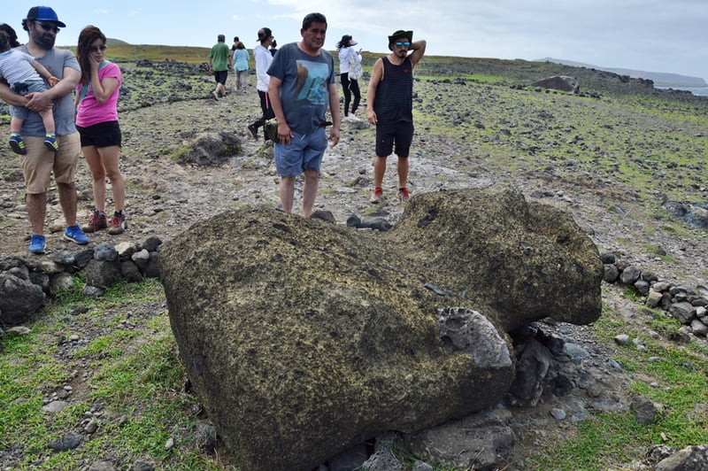 туристы на острове рапа нуи