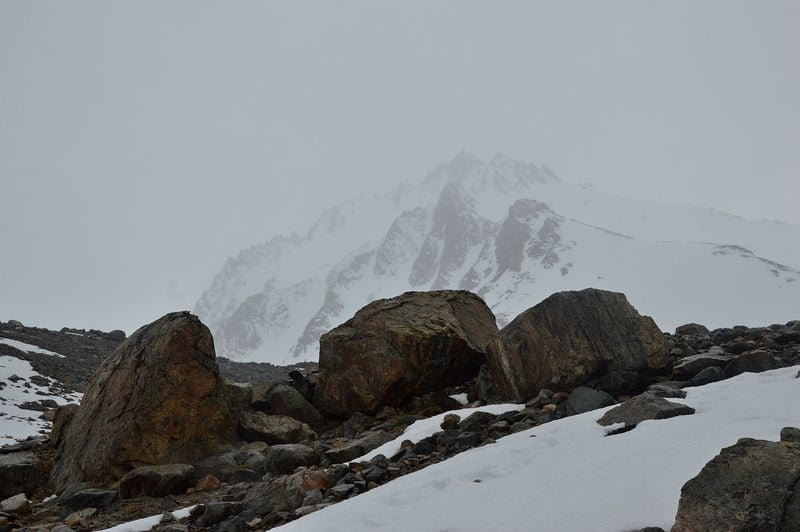 гора в снегу / snow on the mountain top