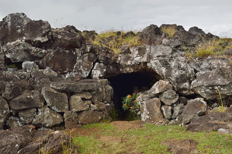 Вход в ритуальную пещеру