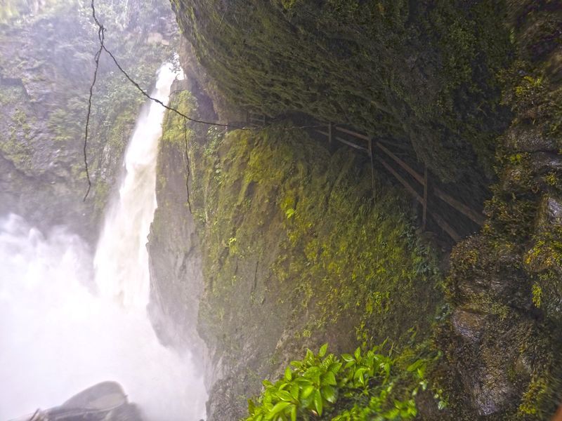 водопад в Баньос в Эквадоре