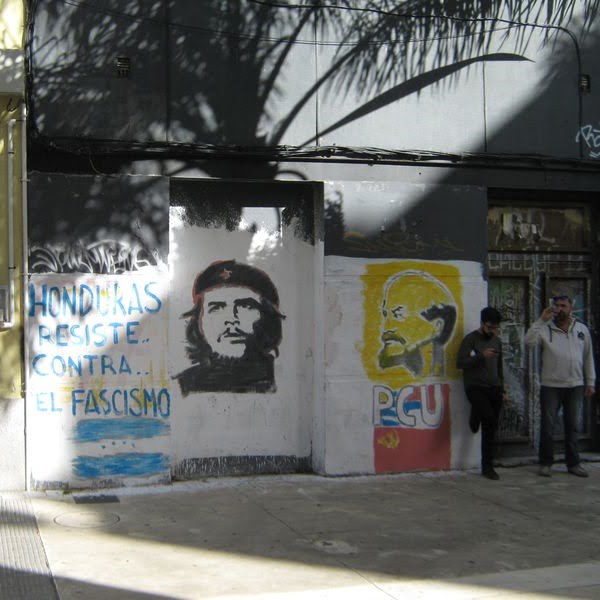 Граффити Че-Гевара и Ленин