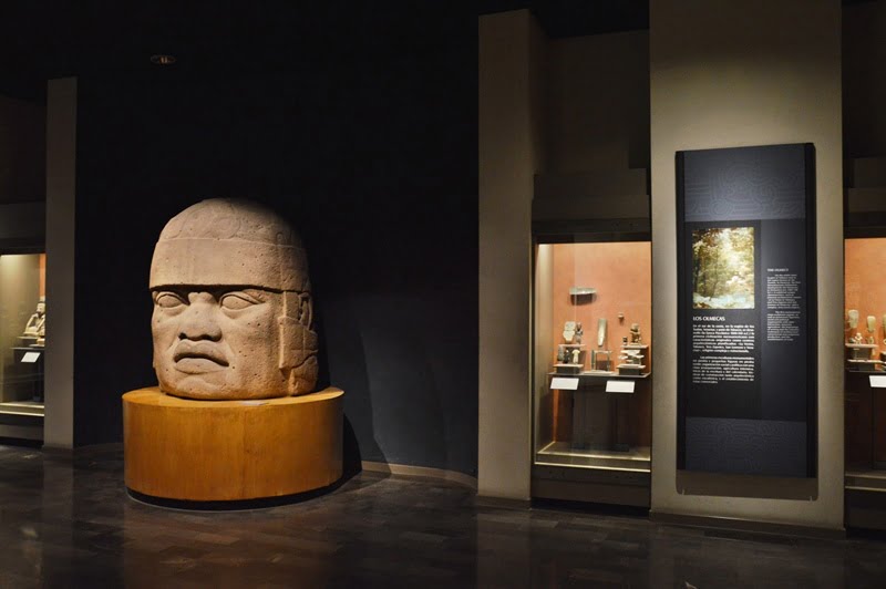 Музей антропологии в Мехико - зал ольмеков
