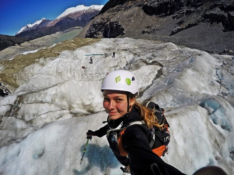 Селфи на леднике в каске / Selfi at Calluqueo glacier