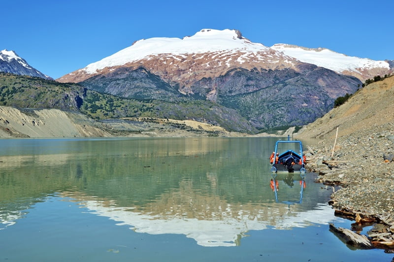 Glacier lake in Patagonia/ Зеленое ледниковое озеро в Патагонии