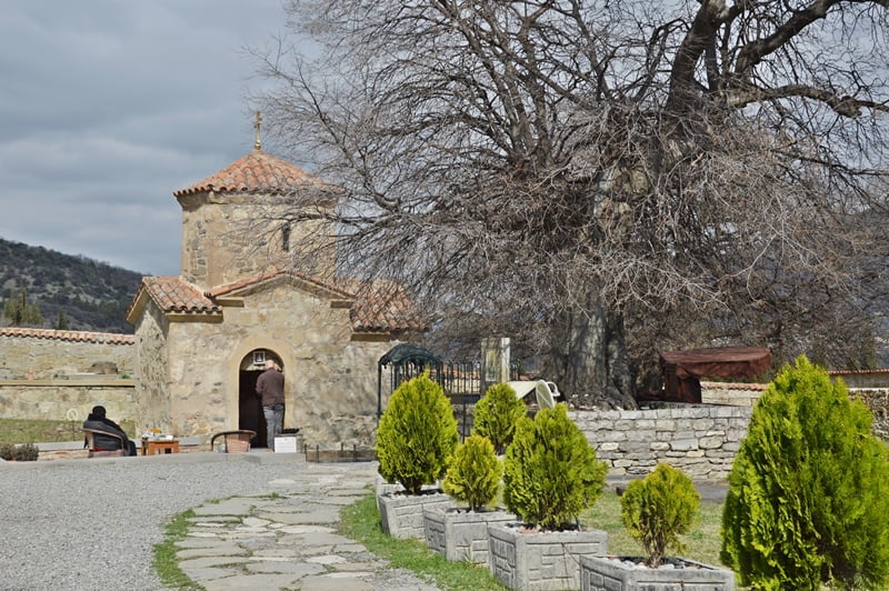 Вход в монастырь в городе Мцхета