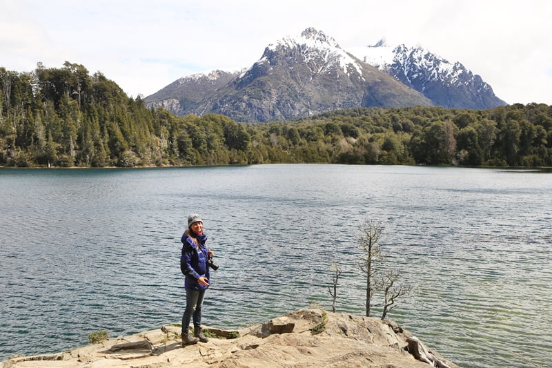 Девушка на фоне гор Аргентины