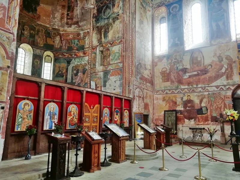 внутри Гелатского монастыря