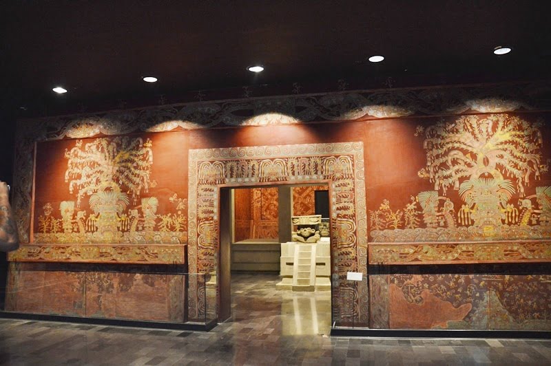 Расписная стена в музее