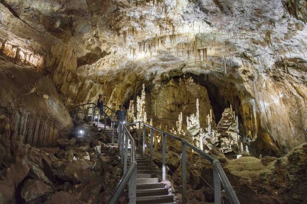 главный зал в пещере Кумистави
