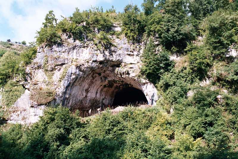 Дзудзуана пещера в Грузии