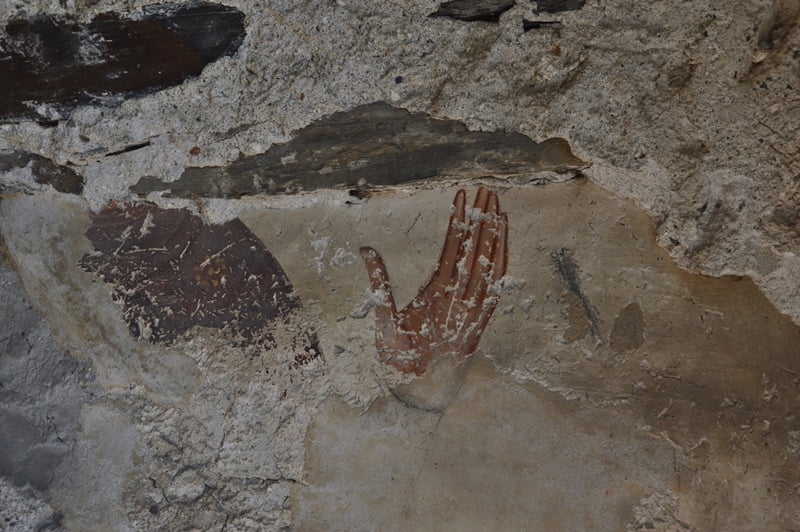 Росписи на стенах храма в Сванетии