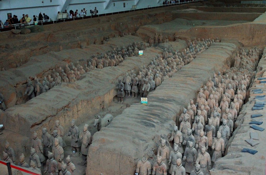 Раскопки в Линьтун