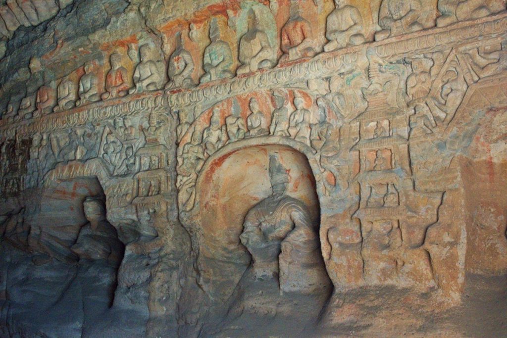 Рельеф в пещерном храме